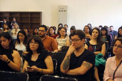 Comunicadores y comunicadoras de la U. de Chile se reunieron para dialogar en torno a sus experiencias comunitarias en el marco del estallido social.