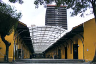 La entrada más directa para llegar al pabellón "F" es por Marcoleta Nº 250. Las otras zonas de ingreso al Campus son: Diagonal Paraguay Nº 265 -torre 15- y Portugal Nº84, entrada principal de la FAU.