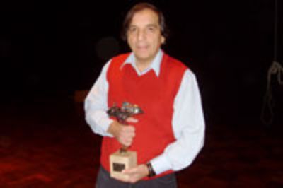 El profesor Oscar Ramírez está desde la Fundación del Ballet Folclórico Antumapu.
