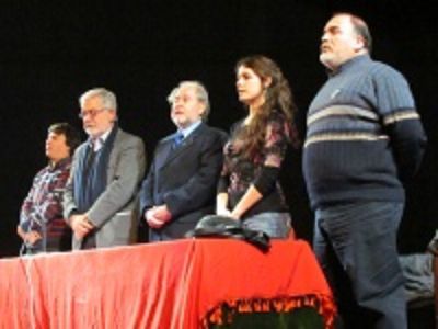  Cristián Undurraga (AIP-UChile); Juan Pablo Cárdenas (Secretario Senado U); Hiram Vivanco (Vicepresidente Senado U); Camila Vallejo (FECh) y Carlos Abarca (FENAFUCH).