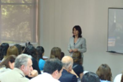 La Directora de Pregrado, Prof. Pilar Barba, detalló los diferentes tipos de ingresos especiales existentes en la Universidad de Chile.