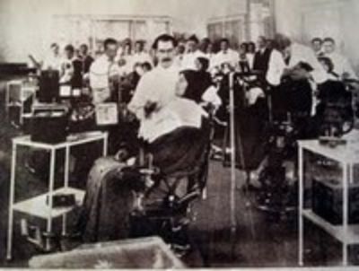 Sala de tratamiento dental a comienzos del siglo XX