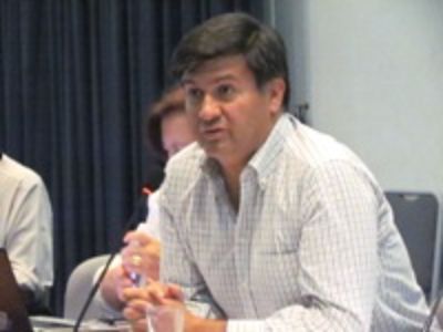  El Senador Hugo Sánchez, quien preside la Comisión de Presupuesto del Senado.