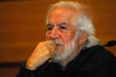 Profesor Gabriel Salazar, Premio Nacional de Historia y académico de la Facultad de Filosofía y Humanidades.
