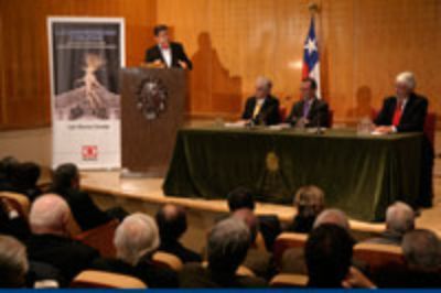 "Estoy convencido que una de las Instituciones que debe liderar ese cambio y llevarlo adelante, empujarlo convincentemente, es la U. de Chile", dijo Riveros.