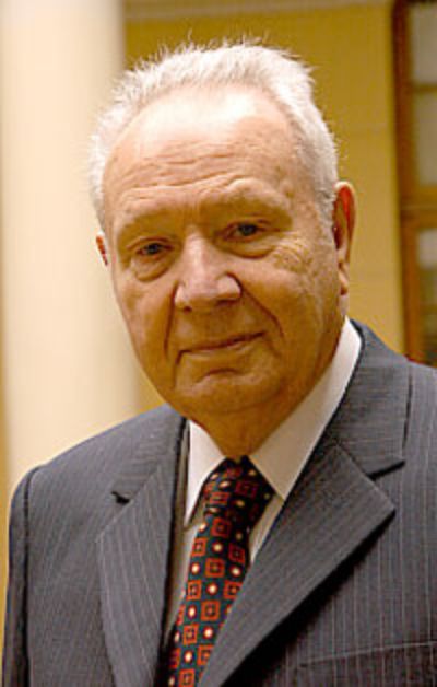 Dr. Esteban Parrochia Beguin, Profesor Emérito de la Universidad de Chile y Premio Nacional de Medicina 2008