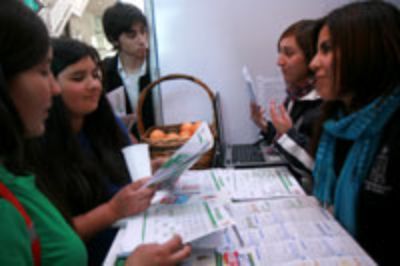  Jóvenes de todo el país han asistido buscando orientación vocacional e información sobre financiamiento y vías de admisión especial a la U. de Chile.