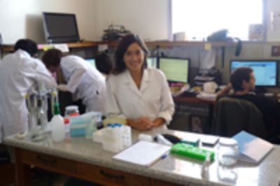 La investigadora Alejandra García en su laboratorio.