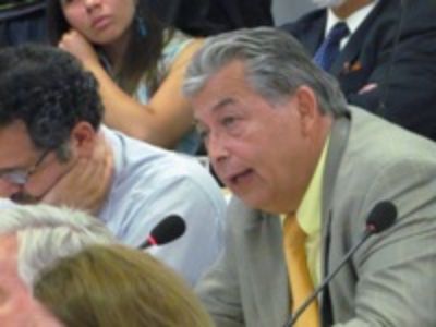 El Presidente de la Comisión Hospital Clínico, Senador Raúl Morales.