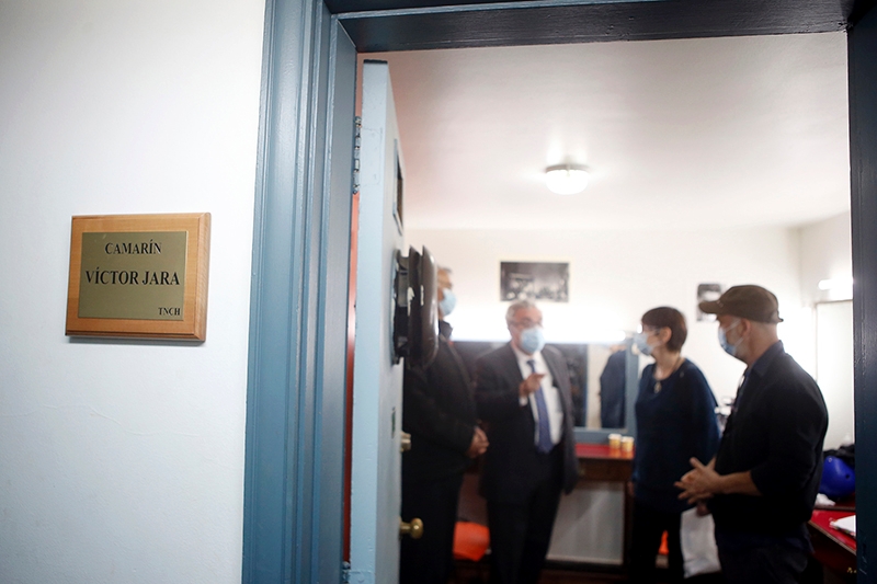Camarín Víctor Jara. La iniciativa surgió a propósito de la historia que indica que Víctor vivió en uno de estos camarines