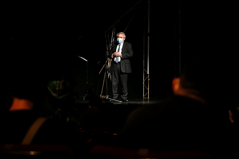 El Rector de la Universidad de Chile, Ennio Vivaldi se refirió al importante rol que ha tenido el TNCH para el crecimiento del teatro a nivel nacional.