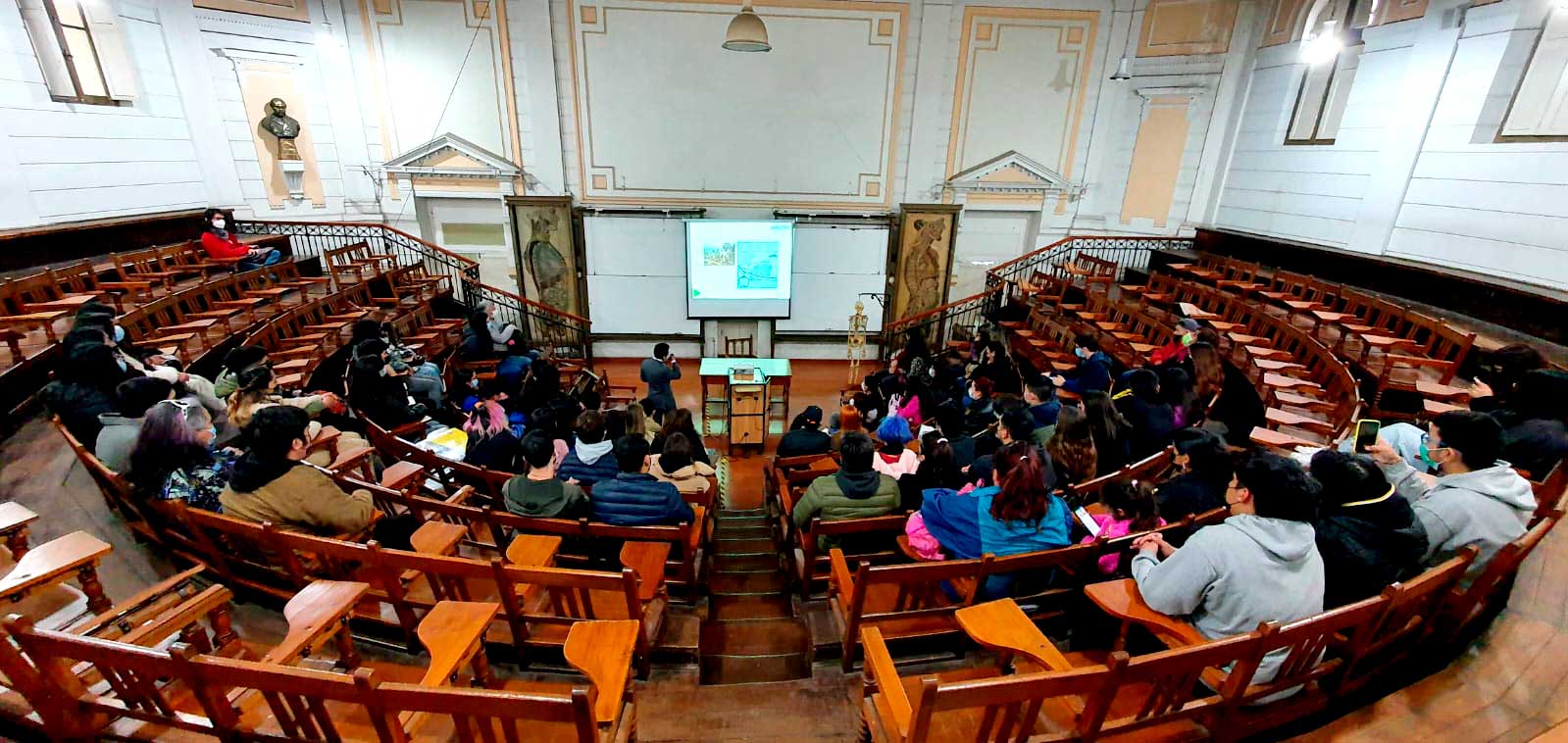 El Museo Nacional de Anatomía, que recientemente cumplió 100 años de vida, recibió a la comunidad.