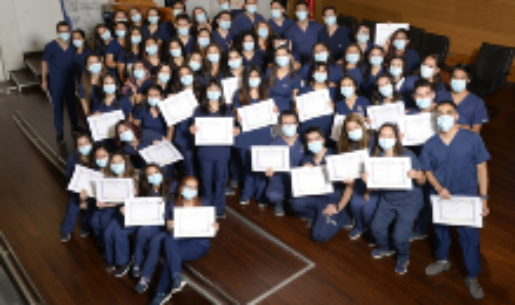 La generación 2020 de enfermeros y enfermeras de la Facultad de Medicina. 