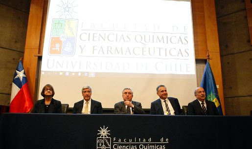 Profesor Arturo Squella asumió segundo período como decano 
