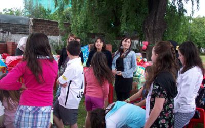 En el Parque Acuático Recrear en La Cisterna, se realizó la Fiesta de Navidad FACSO, a la cual asistieron 29 niños y niñas, hijos e hijas de funcionarios de nuestra Facultad y sus familias.