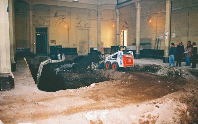Remodelación del hall sur luego de los daños producidos por el terremoto de 1985.