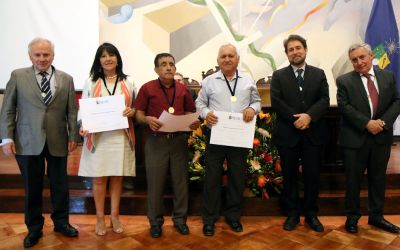 U. de Chile rindió homenaje a quienes cumplieron 40 años de servicio en la institución