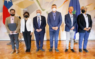 Candidatos presidenciales cruzaron posturas sobre educación, ciencia y arte en la U. de Chile
