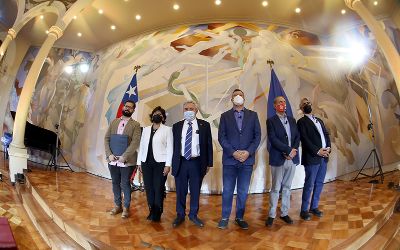 Candidatos presidenciales cruzaron posturas sobre educación, ciencia y arte en la U. de Chile