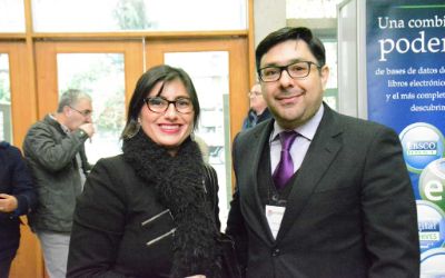 Carmen Baeza, Periodista del Sistema de Bibliotecas de INACAP y Alejandro Morales, Jefe de Medios Digitales SISIB