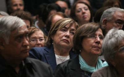 U. de Chile entregó los primeros títulos póstumos y simbólicos a estudiantes desaparecidos y ejecutados por la dictadura