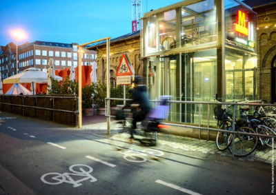 Ciudad Movilidad: En Gotemburgo, Suecia, se lleva a cabo un plan de electrificación de vehículos pesados como buses o camiones para evitar la emanación de gases tóxicos y la contaminación acústica.