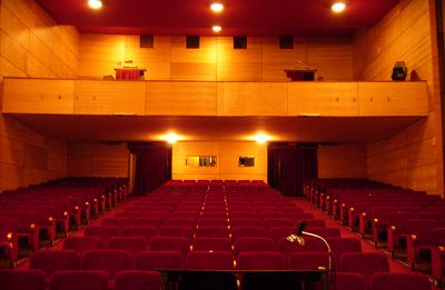 Mientras que en el Teatro Nacional Chileno se realizarán dos visitas guiadas, en la que los asistentes podrán conocer la historia de este espacio. 