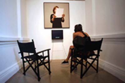 El Museo de Arte Contemporáneo reabre Cuídese mucho de la artista francesa Sophie Calle en su sede Parque Forestal, entre el 8 de marzo y el 14 de abril.