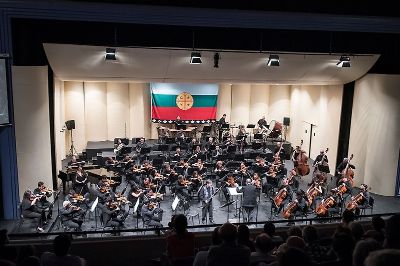 "Tierra Sagrada", interpretada por la Orquesta Sinfónica Nacional de Chile y compuesta por el primer fagotista de la agrupación, Nelson Vinot, en honor al pueblo mapuche, abrirá la programación.