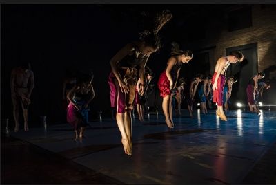 "La danza está arraigada en un entregar y recibir que implica tiempo, mirada y que es imposible detener", concluyen las académicas.