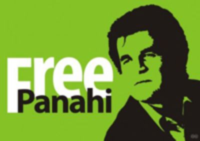 Jafar Panahi fue condenado a seis años de prisión por cargos de conspiración y propaganda contar el gobierno y  obligado a no filmar en 20 años. 