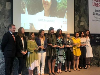 Carolina en Premiación del año 2019, reconocida como una de las 100 Mujeres Líderes por el Diario El Mercurio.