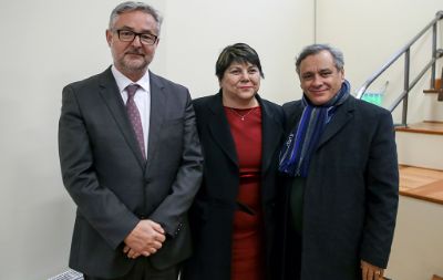 El Decano (s) Claudio Moraga, la Vicedecana (s), María Nora González y el Decano electo, Pablo Ruiz-Tagle.
