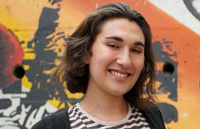Emilia Schneider se convirtió en la primera estudiante trans en encabezar la FECH.