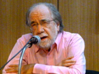 Manuel Antonio Garretón ha indagado en problemas sociales, tendencias, o transformaciones del mundo contemporáneo, acaecidos tanto en Chile como en América Latina.