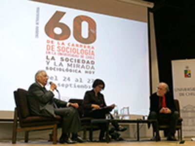"Sociedad y sociología: sesenta años y perspectivas" fue el nombre de la mesa inaugural de esta semana de celebraciones.