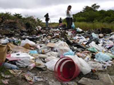 Claudio Cerda, académico y también integrante del Observatorio Social de Residuos, esboza que el tema de residuos también conlleva una reflexión sobre el modo de llevar a cabo las relaciones sociales.