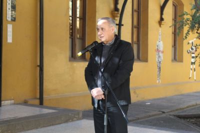 La ceremonia estuvo encabezada por el Decano Manuel Amaya, quien ofreció un discurso en el que reforzó el simbolismo de plantar un maitén.