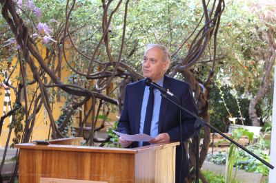 El Decano Manuel Amaya rindió homenaje a las víctimas de la FAU de la dictadura militar e inauguró el Patio de la Memoria.