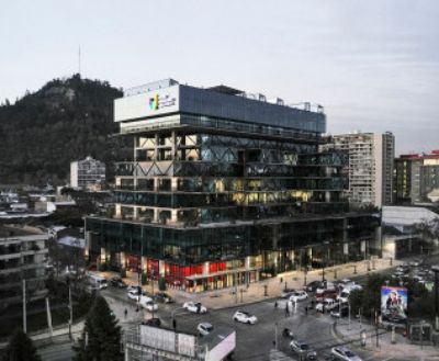 El Proyecto de Edificio Uso Mixto, Núcleo Tecnológico Bellavista, es un edificio multiformato que considera en su programa varios usos. 