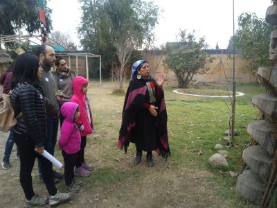 Los asistentes también conocieron parte de la cultura mapuche a través del recorrido en la Ruka de la Comunidad Indígena Taiñ Adkimn.