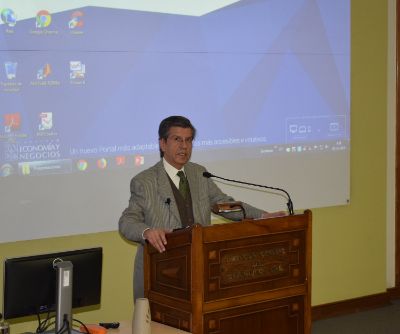 El Profesor Fernando Bascur, Coordinador de Relaciones institucionales de CFCN, dio la bienvenida oficial al evento.