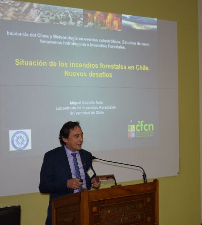 Dr. Miguel Castillo académico de CFCN del Laboratorio de Incendios Forestales, hizo una especial mención al profesor Guillermo Julio uno de los precursores de los estudios vinculados a incendios.