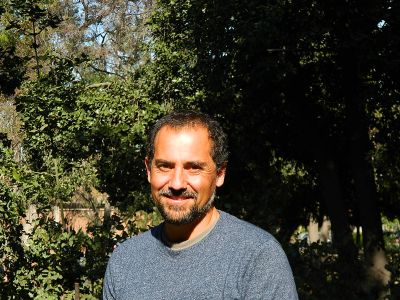 Profesor Álvaro Promis, académico de la Facultad de Ciencias Forestales y de la Conservación de la Naturaleza.