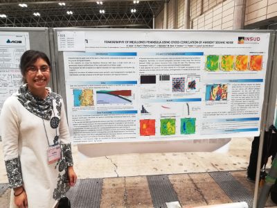 Kellen Azúa en la presentación de su poster en el JpGU meeting 2019