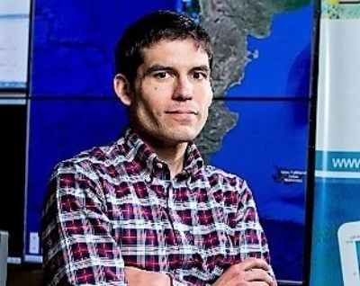 El profesor experto del Departamento de Geofísica e integrante del Centro Sismológico Nacional y Programa Riesgo Sísmico, Sebastián Riquelme.