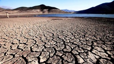 La investigación titulada “Seguridad hídrica en Chile: Caracterización y perspectivas” aborda la seguridad hídrica en Chile, considerando factores climáticos y sociales.