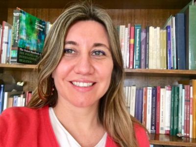 La académica Lorena Oyarzún, coordinadora del Magíster en Ciencia Política, explica que los estudiantes podrán acercarse a sus áreas de investigación a través de los cursos electivos.