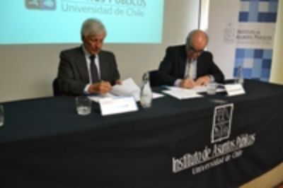 El Director del INAP, Eduardo Dockendorff, junto al alcalde, Raúl Torealba firmaron el convenio