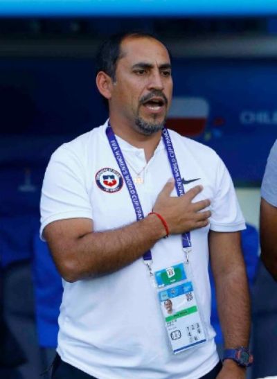 Andrés Aguayo es el segundo entrenador de la Roja femenina desde 2019.